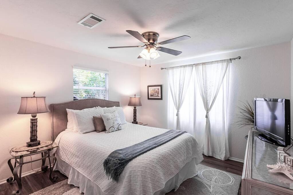 Your Tranquil Escape Is Found Directly On The Beach At The Serenity Beach Condo. Siesta Key Exterior photo